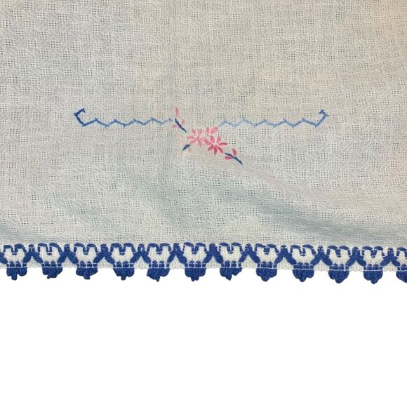 Vintage Linen Tea Towel Embroidered Tea Pots and Floral Country Farmhouse - Picture 4 of 9